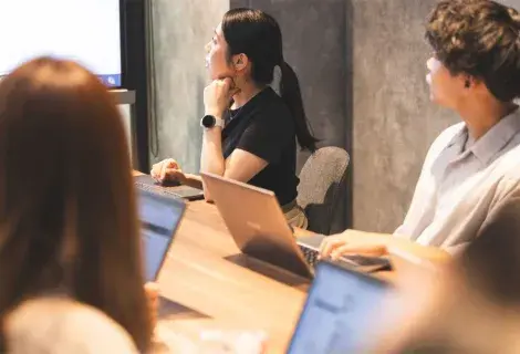 非デザイナー職の社員への提案を行う機会が多いです。